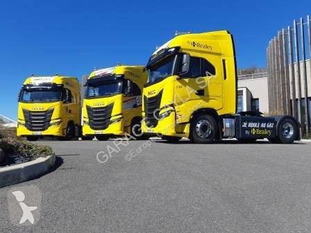 Tahač Iveco