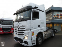 MercedesActros1851