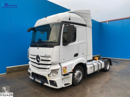 MercedesActros1842