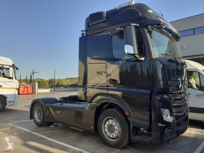 Traktor Mercedes