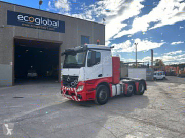 Cabeza tractora Mercedes