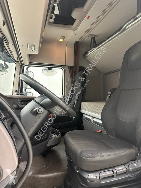 Tahač DAF 450 Space Cab