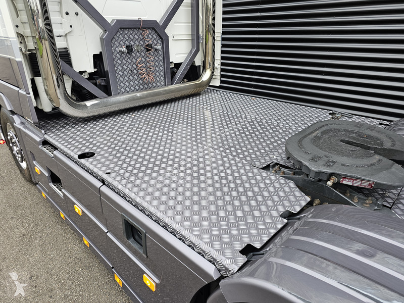Trekker Volvo FH400 4X2 / SHOWTRUCK / SPECIAL /...