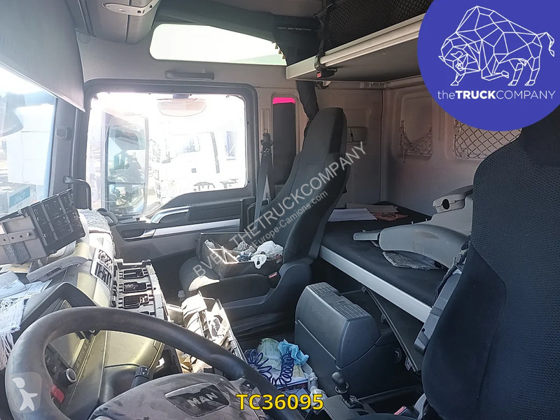 Traktor MAN 440