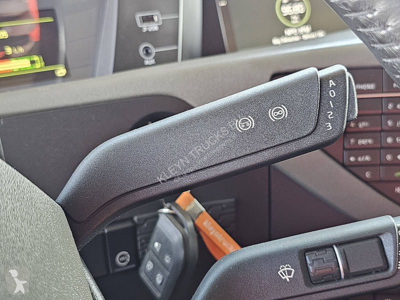 Traktor Volvo 500 LEATHER NAVI SKIRTS