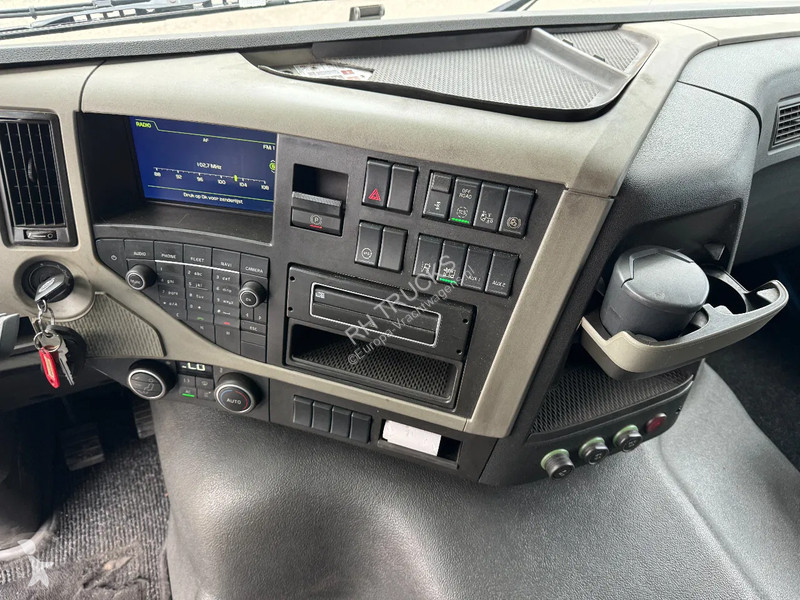 Trekker Volvo FM 370 4X2 EURO 6 SKIRTS TÜV TILL...
