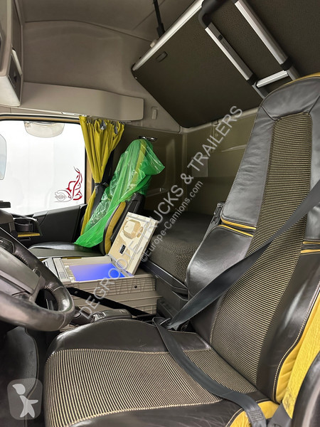 Tahač Volvo 750 - 6x4