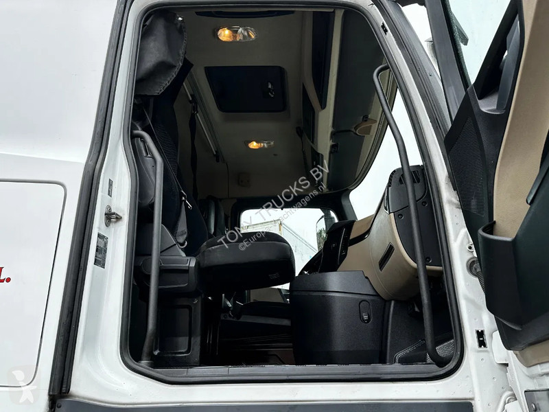 Traktor Mercedes 1851 4X2 Tractor-unit...