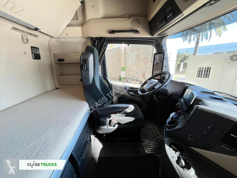 Traktor Mercedes 5 1845 BigSpace