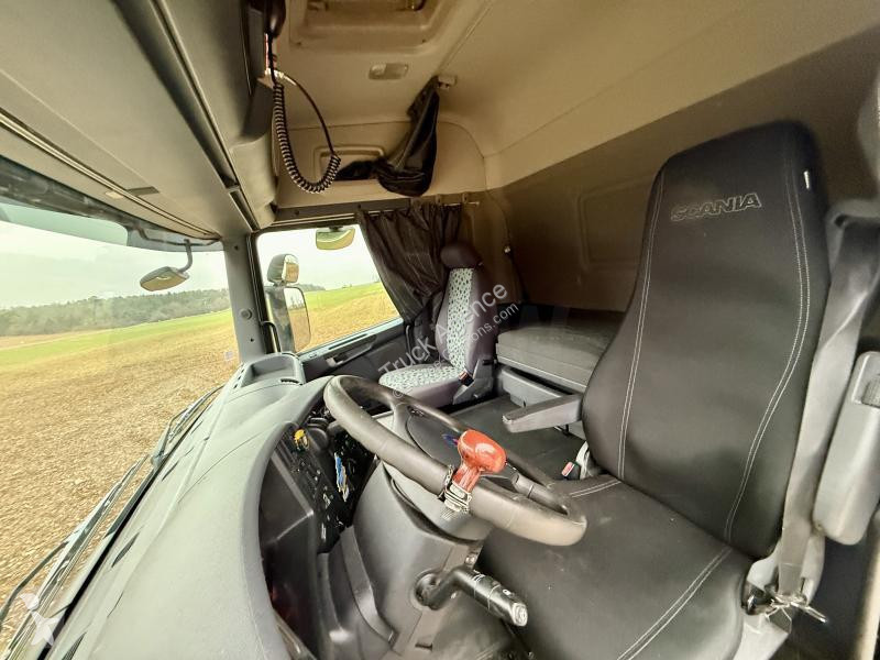 Traktor Scania 490
