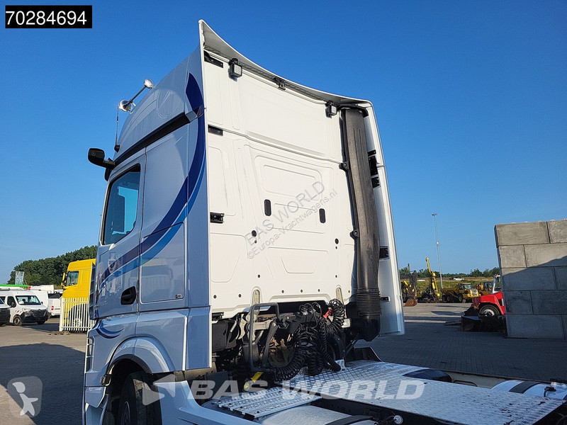 Traktor Mercedes 1945 4X2 GigaSpace 2x Tanks...