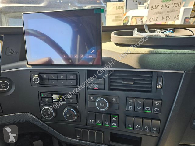 Tahač Volvo 6x4...