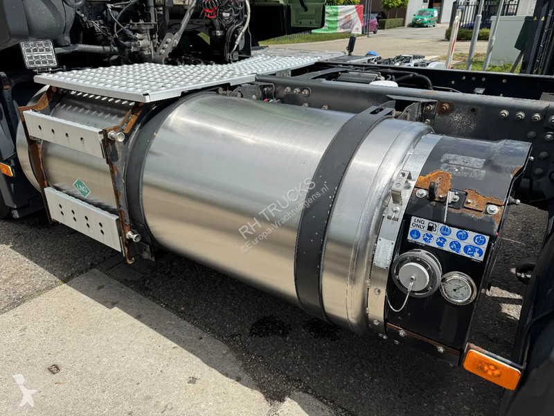 Traktor Volvo 420 4X2 - DIESEL & LNG GAS