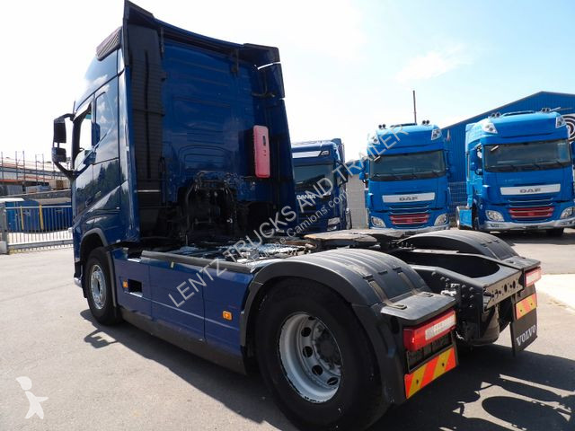 Tractor Volvo...