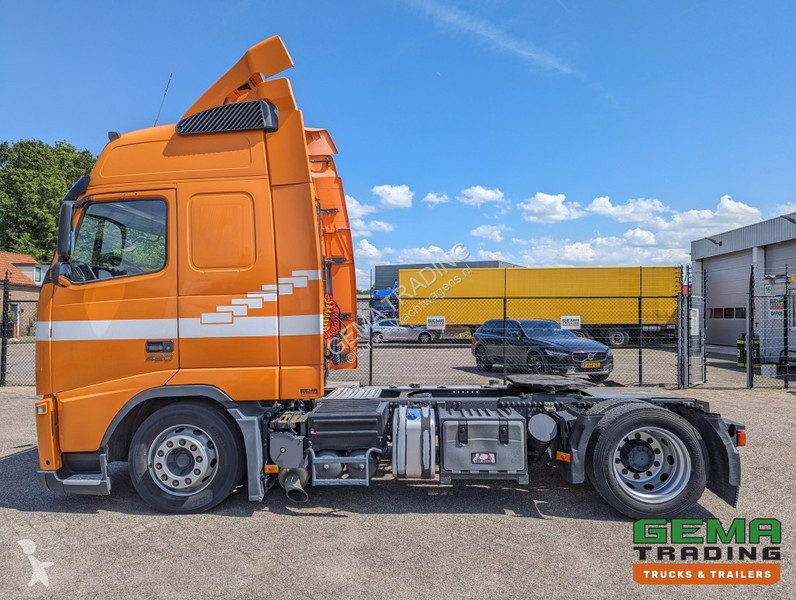 Traktor Volvo 0 4x2 Euro5 0 4x2 Globetrotter...