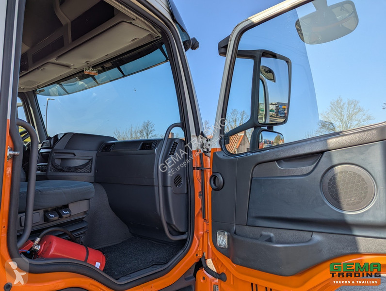 Tahač Volvo 6x2/4 Globetrotter Euro 5 - ADR -...