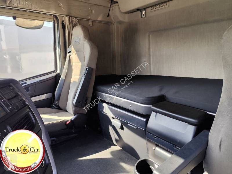 Tahač Iveco