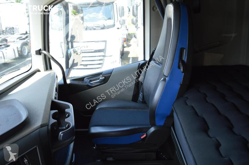 Traktor Volvo 500 Globetrotter XL