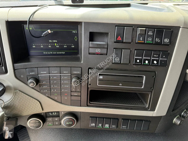 Tractor Volvo FM 370 Globetrotter XL Xenon Side...