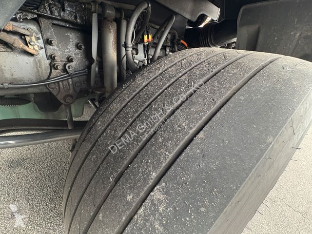 Tahač Volvo...