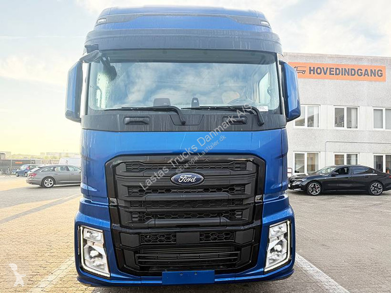 Traktor Ford F-Max 4x2 PS500