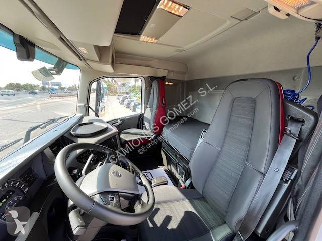 جرار Volvo