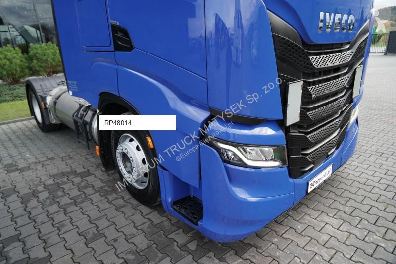 Влекач Iveco 460
