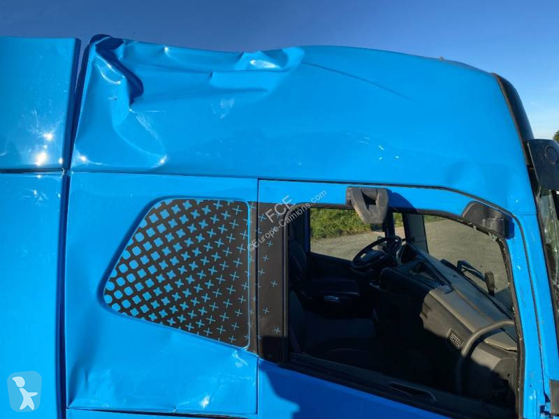 جرار Volvo