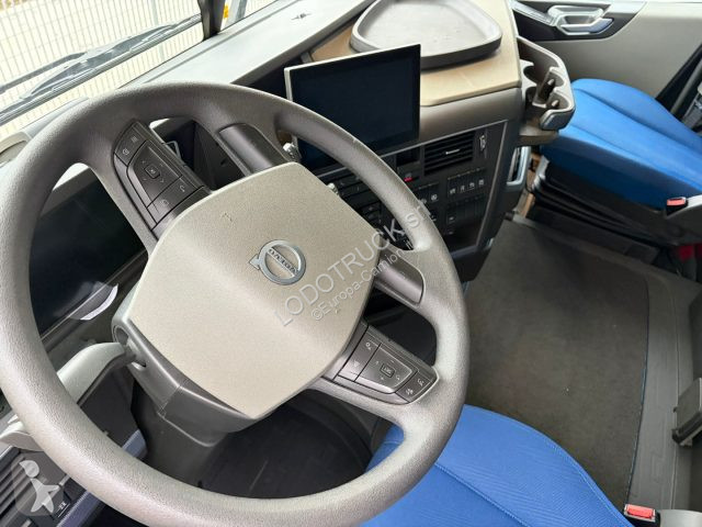 جرار Volvo 460