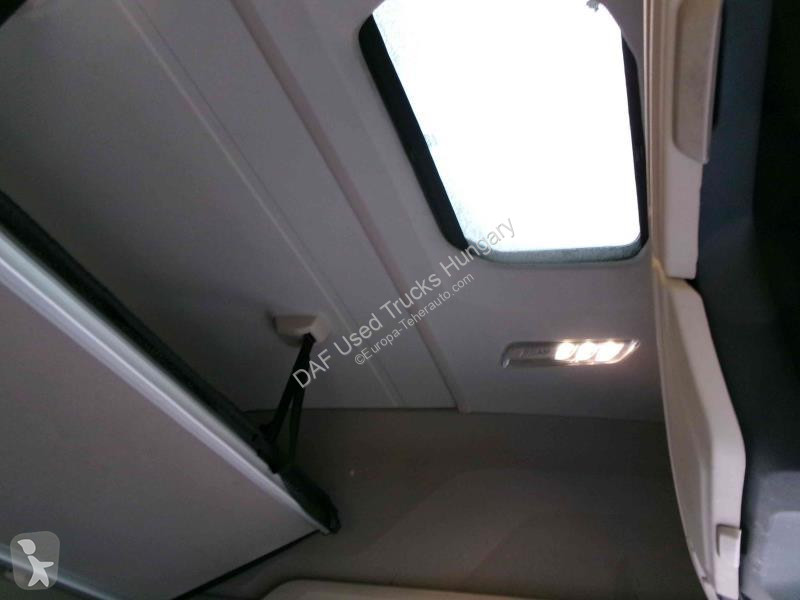 جرار DAF + 530 FT LOW DECK 4X2