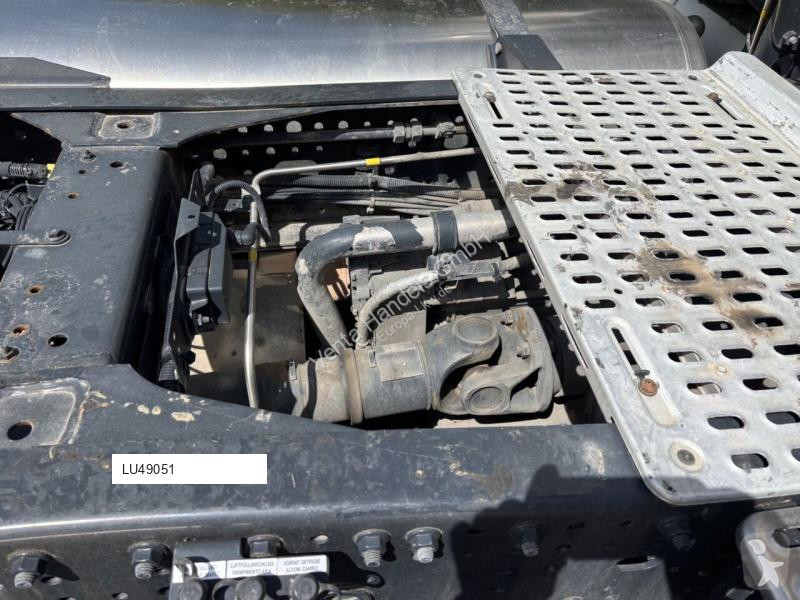 Iveco 460 tractor unit