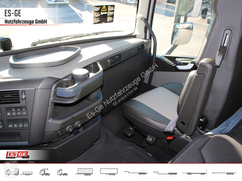 Влекач Volvo 551 8x4 Tridem VLA (Luftfederung)