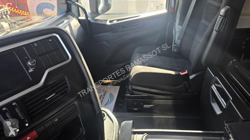 جرار Iveco 490