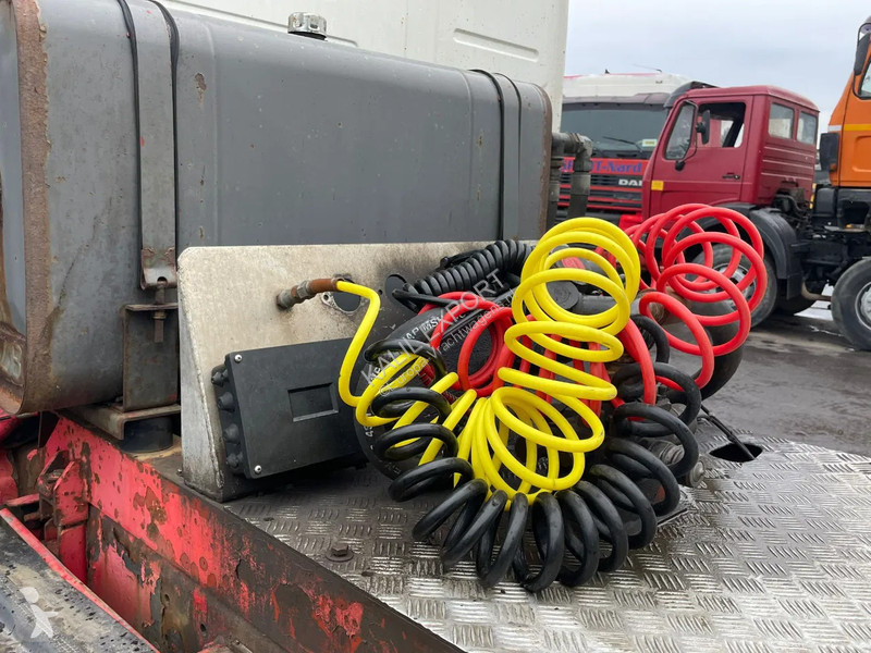 جرار Volvo 12420 Heavy Duty Tractor 420HP 6x4...