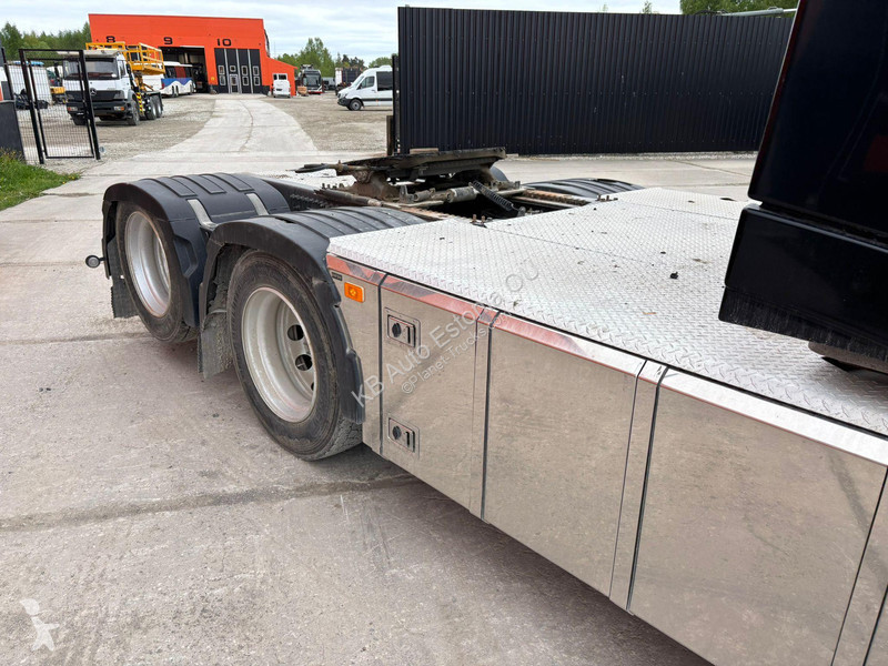 Cabeza tractora Volvo 650 6x2 GCW 70 ton /...