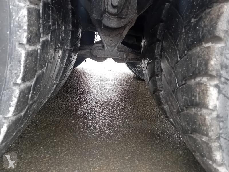 جرار Volvo