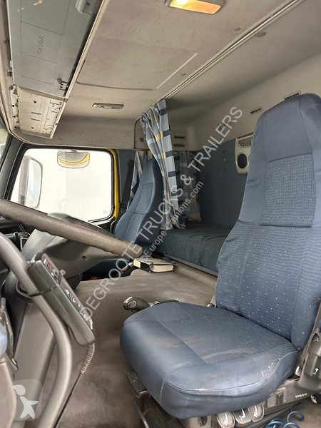 جرار Volvo 400
