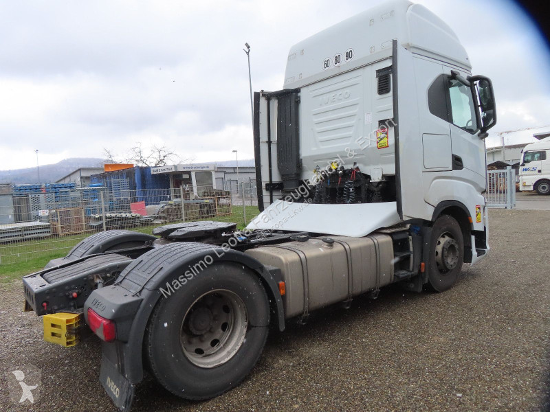 جرار Iveco S-Way 490 Intarder FZ.48