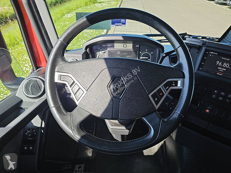 جرار Renault T 520