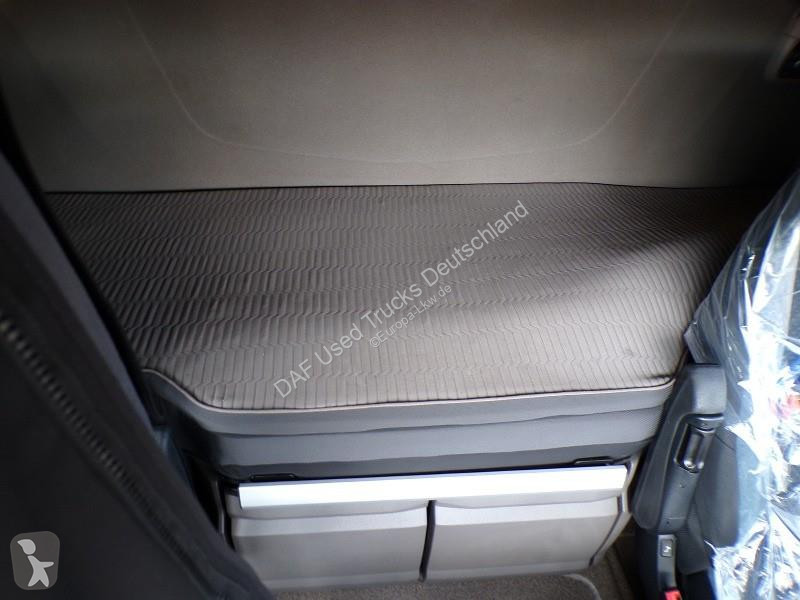 جرار DAF XFn  FT 4X2