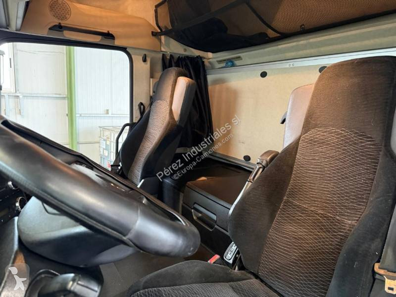 Tahač Mercedes