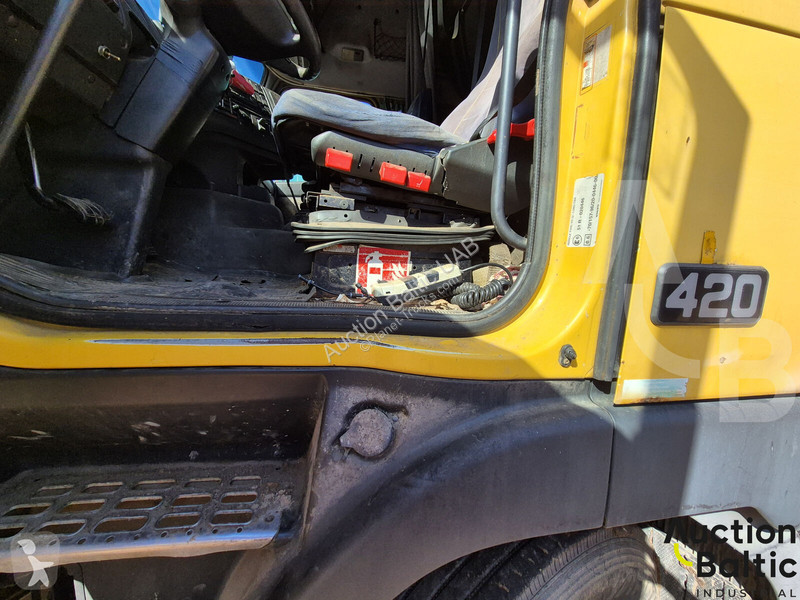 جرار Volvo