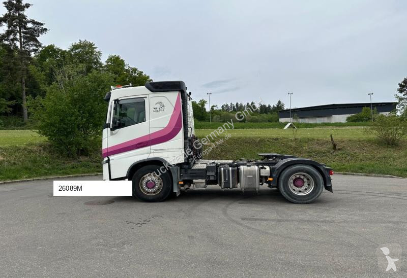 جرار Volvo