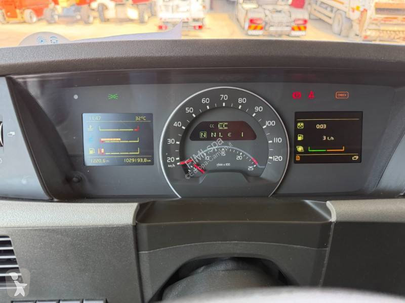 جرار Volvo