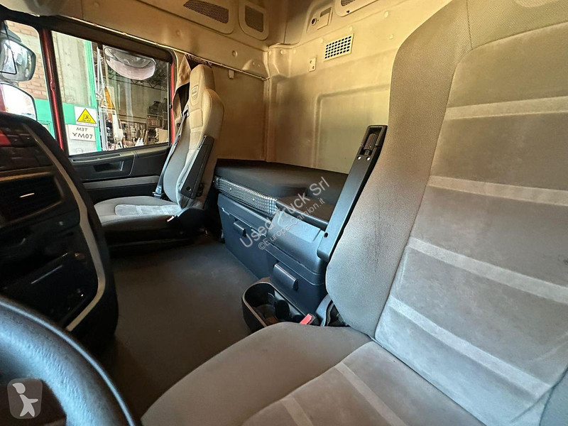 Iveco 460 tractor unit