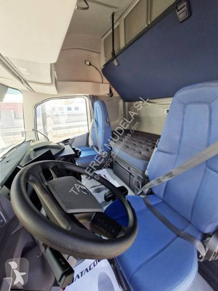 جرار Volvo