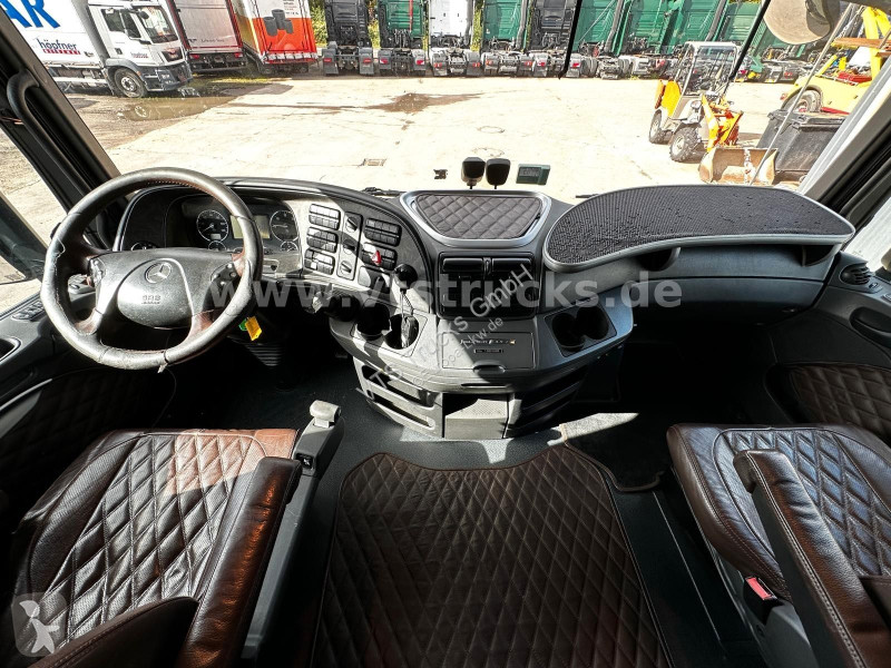 جرار Mercedes 1846 LS MP3 *Black-Liner*