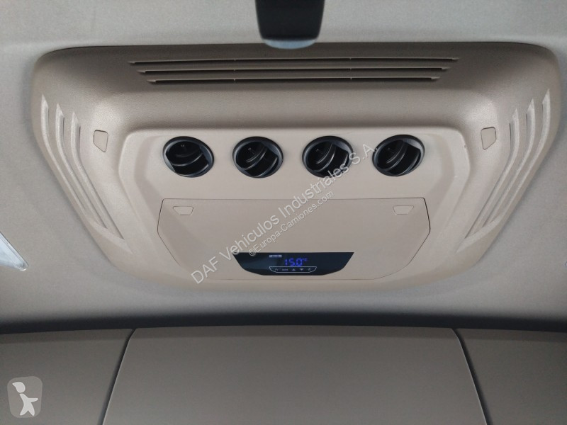 Тягач DAF XFn  FT 4X2