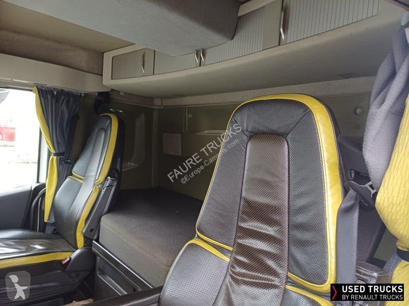 جرار Volvo