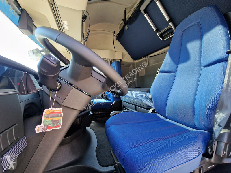 جرار Volvo 13540 Aero Globetrotter XL 4x2 - New...